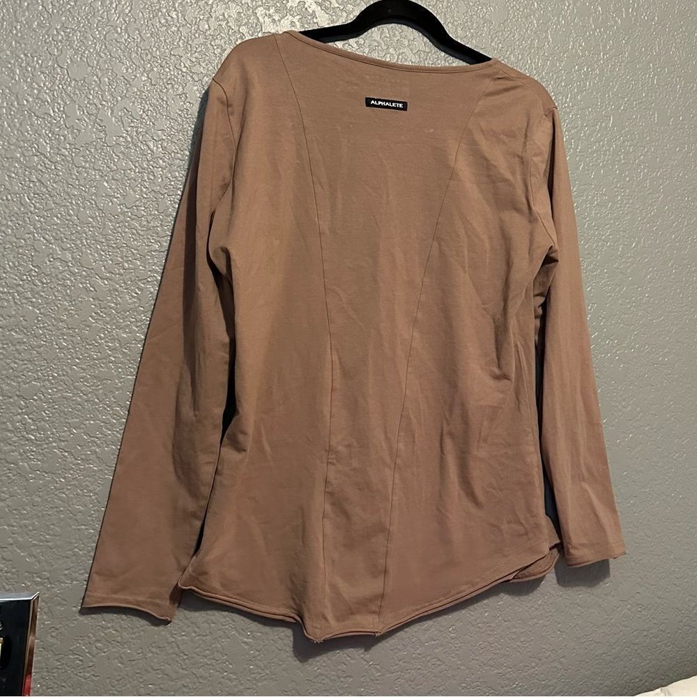 Alphalete brown long sleeve shirt